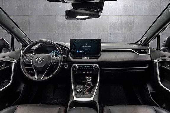 Toyota RAV4 Plug-in Hybrid 11 of 26