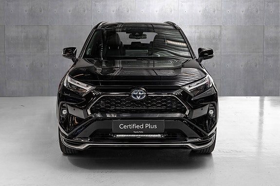 Toyota RAV4 Plug-in Hybrid 2 of 26
