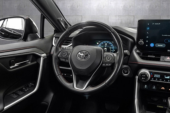 Toyota RAV4 Plug-in Hybrid 12 of 26