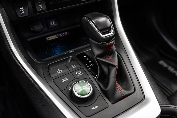 Toyota RAV4 Plug-in Hybrid 21 of 26