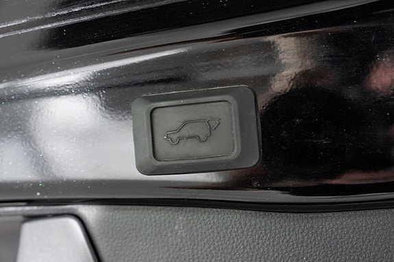 Toyota RAV4 Plug-in Hybrid 14 of 26
