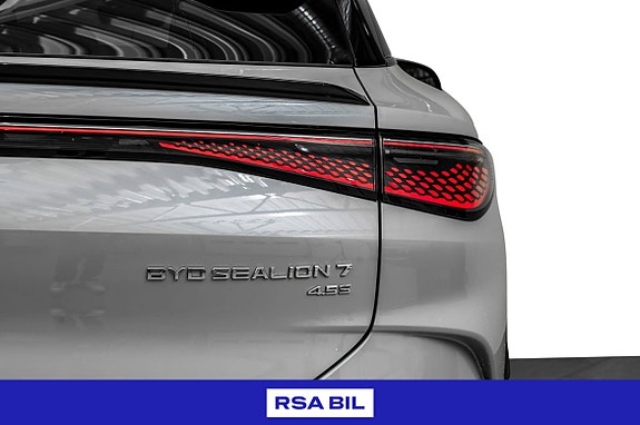 BYD Sealion 7 8 of 28