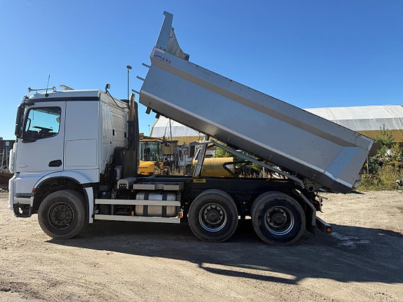 Mercedes-Benz Arocs 12 of 30