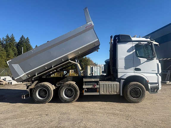 Mercedes-Benz Arocs 11 of 30