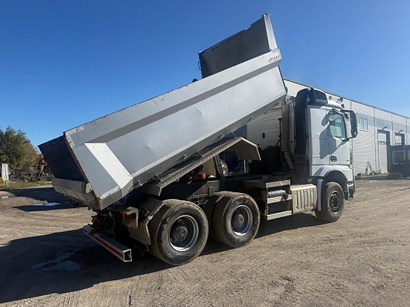 Mercedes-Benz Arocs 9 of 30