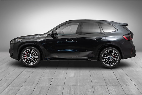 BMW iX1 2 of 30