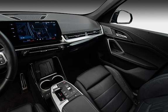 BMW iX1 20 of 30