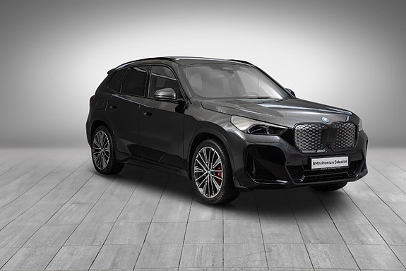 BMW iX1 7 of 30