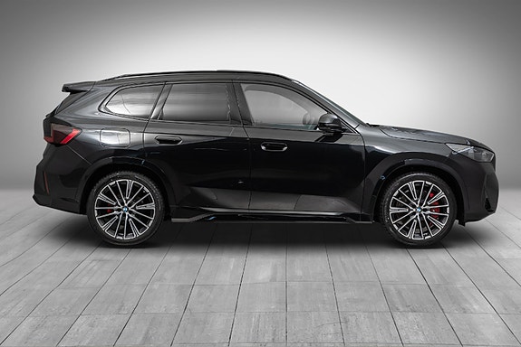 BMW iX1 6 of 30