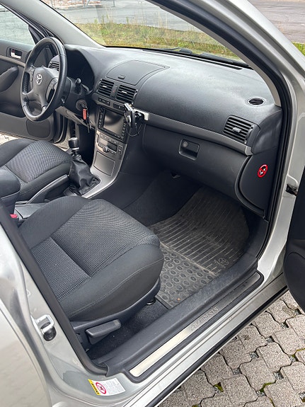 Toyota Avensis 18 of 26