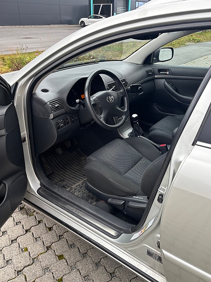 Toyota Avensis 17 of 26