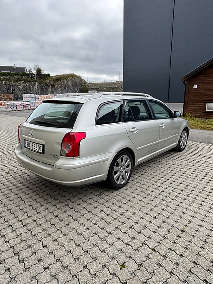 Toyota Avensis 5 of 26