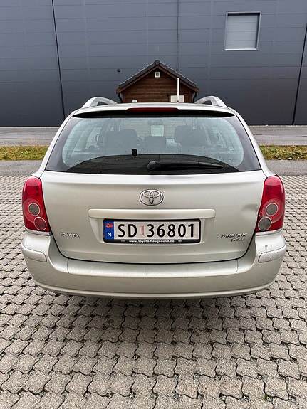 Toyota Avensis 4 of 26