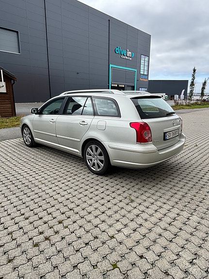 Toyota Avensis 3 of 26
