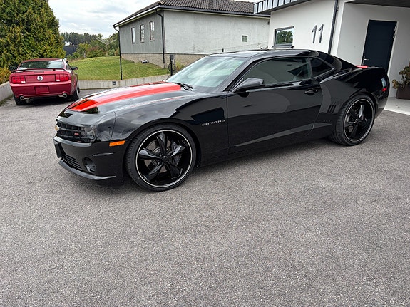 Chevrolet Camaro 14 of 30