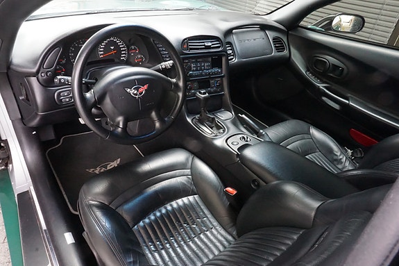 Chevrolet Corvette 21 of 29
