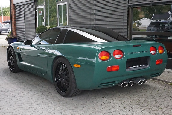 Chevrolet Corvette 6 of 29