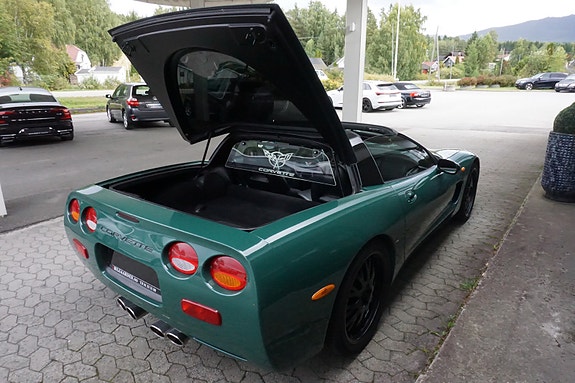 Chevrolet Corvette 11 of 29