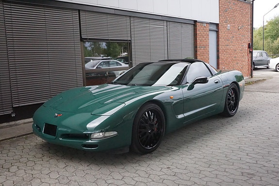 Chevrolet Corvette 2 of 29