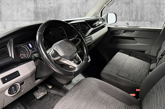 Volkswagen Caravelle 12 of 23