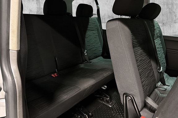 Volkswagen Caravelle 22 of 23
