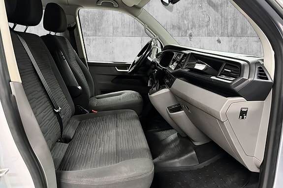 Volkswagen Caravelle 19 of 23