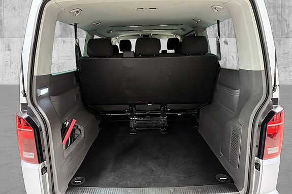 Volkswagen Caravelle 23 of 23