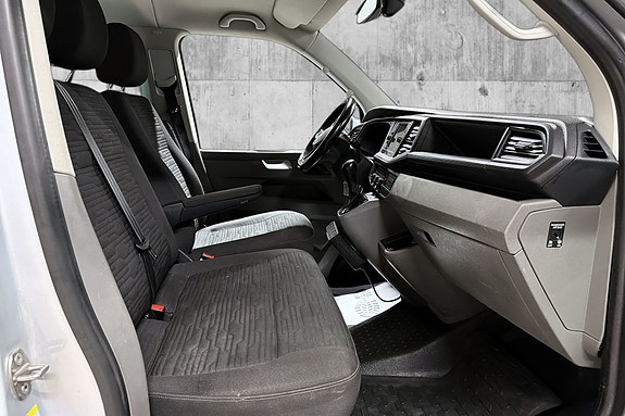 Volkswagen Caravelle 19 of 23