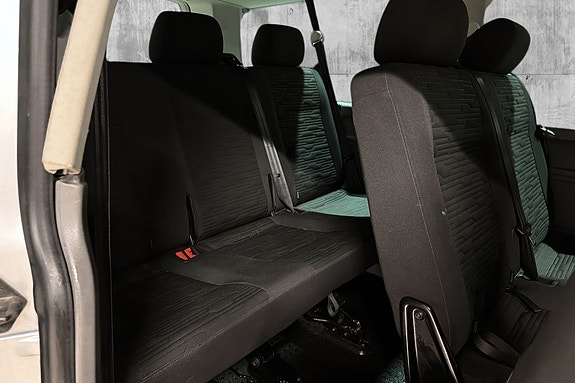 Volkswagen Caravelle 22 of 23