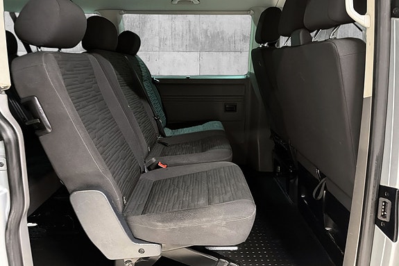 Volkswagen Caravelle 21 of 23