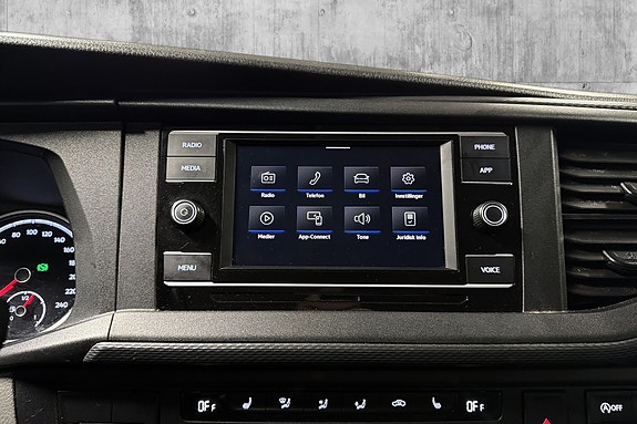 Volkswagen Caravelle 16 of 23