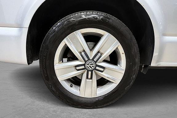 Volkswagen Caravelle 9 of 23