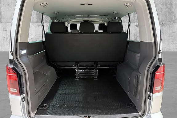 Volkswagen Caravelle 23 of 23