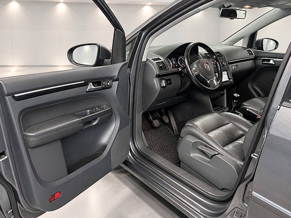 Volkswagen Touran 8 of 21