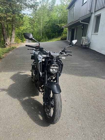 Honda CB 125 R 3 of 5