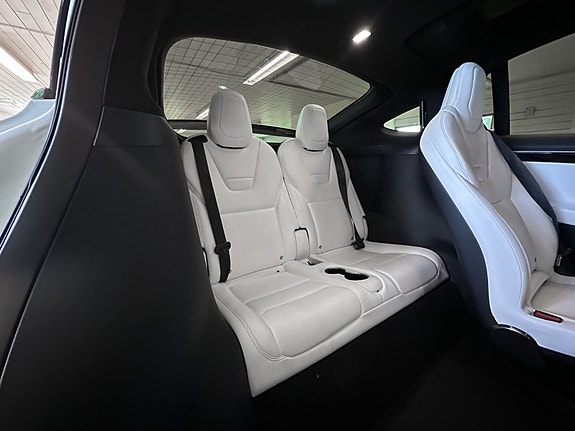Tesla Model X 14 of 30