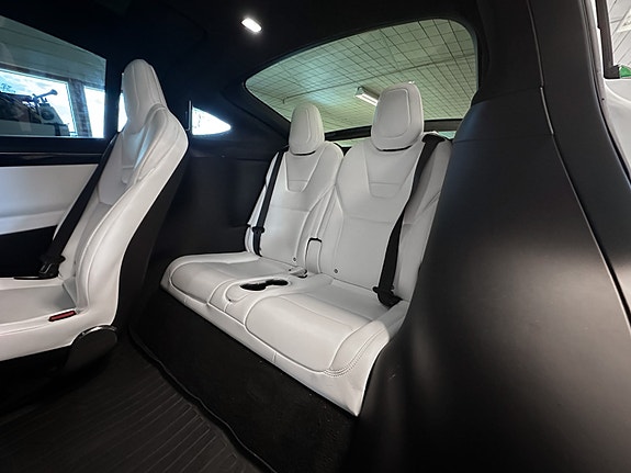 Tesla Model X 10 of 30