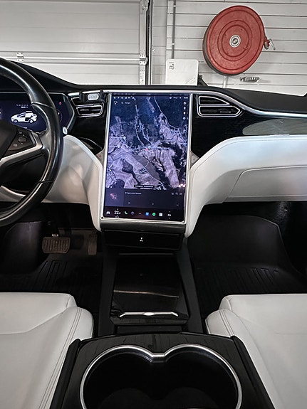 Tesla Model X 17 of 30