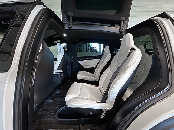 Tesla Model X 9 of 30