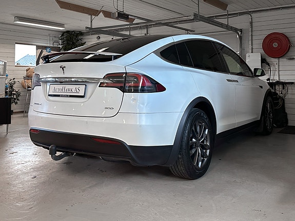 Tesla Model X 5 of 30