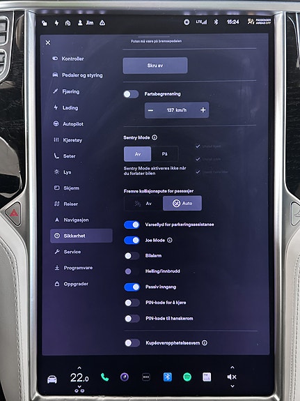 Tesla Model X 27 of 30