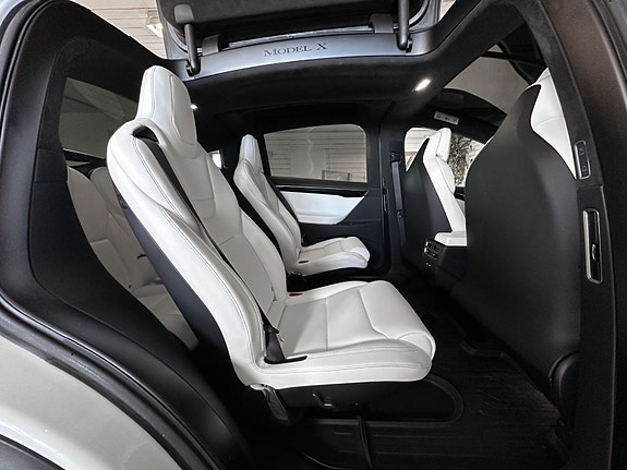 Tesla Model X 13 of 30