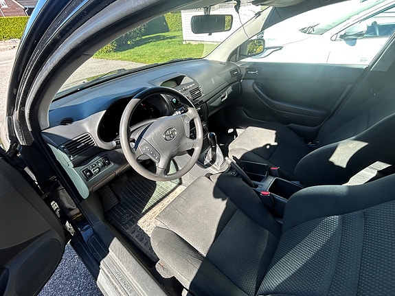 Toyota Avensis 5 of 10