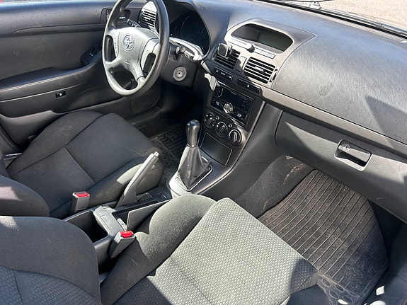 Toyota Avensis 8 of 10