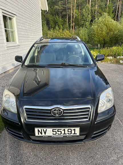 Toyota Avensis 2 of 10