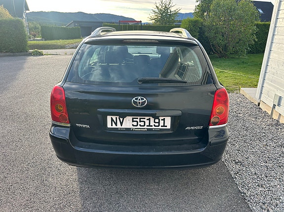 Toyota Avensis 4 of 10