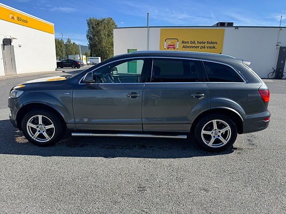 Audi Q7 2 of 9