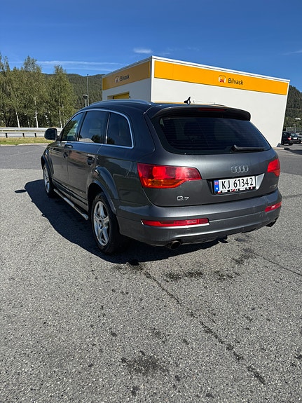 Audi Q7 3 of 9