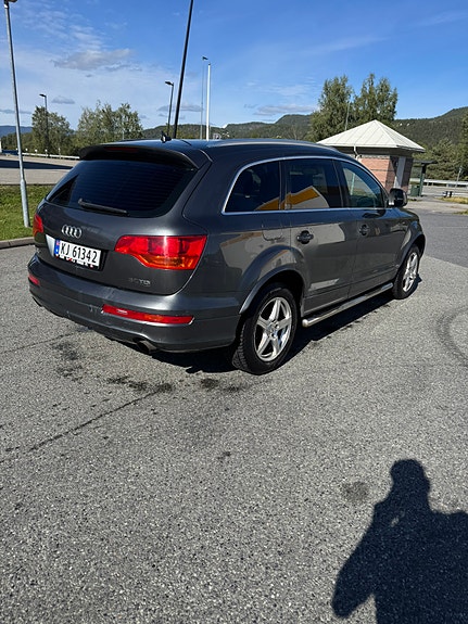 Audi Q7 4 of 9