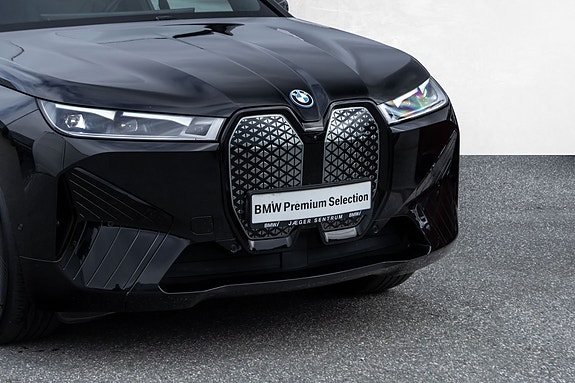 BMW iX 2 of 30
